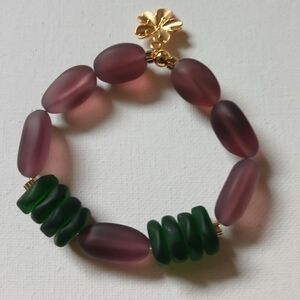 Chic Beaded Bracelet with Gold Accents